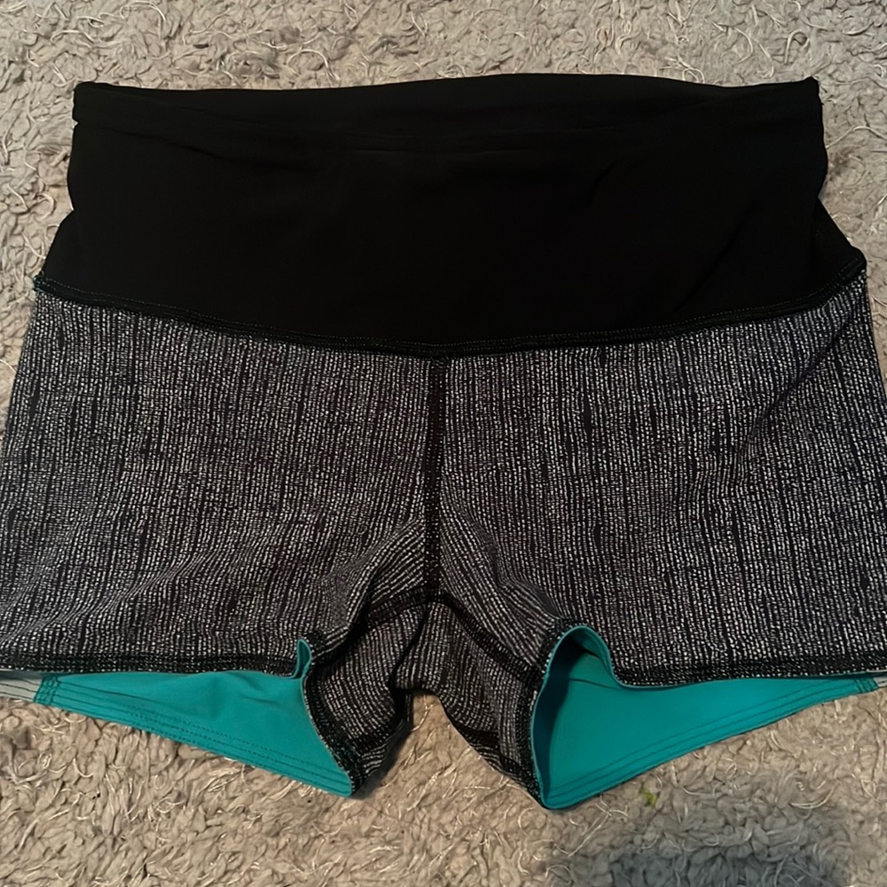 Lululemon Size 4 Reversible shorts